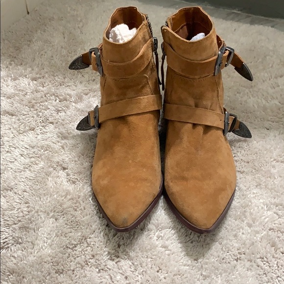 Steve Madden tan suede ankle boot - Picture 2 of 2